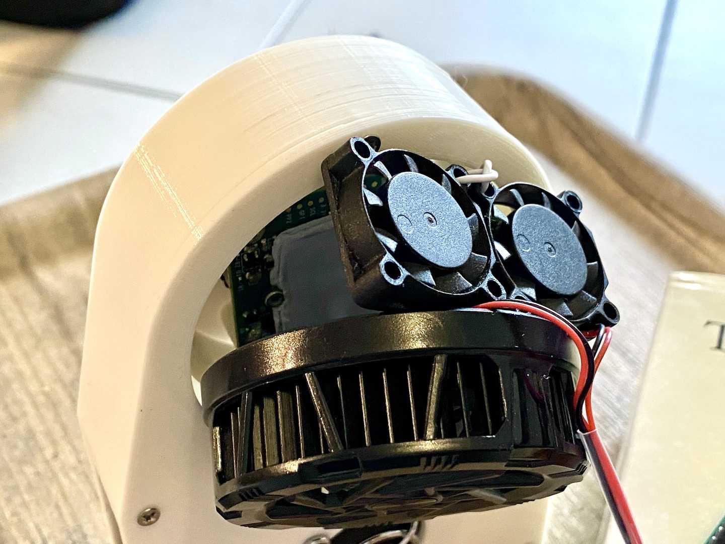 Deux petits ventilateurs installés à l’arrière de la caméra PiNox.